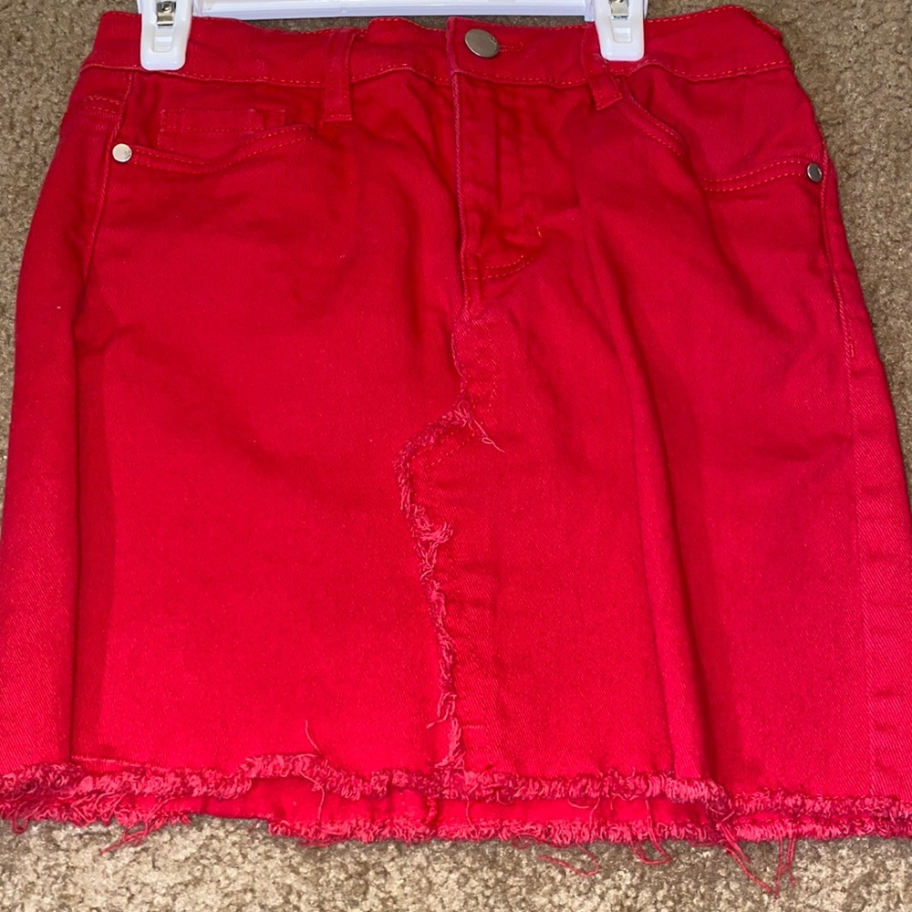 A red Skirt